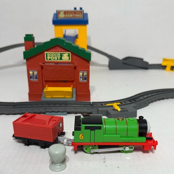 Thomas & Friends TrackMaster Sort & Switch Delivery Track Set - Picture 4 of 4